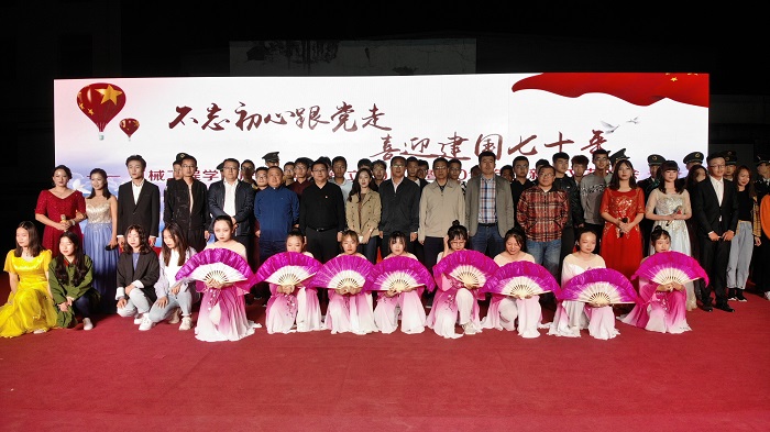 1570589836573785.jpg 合影留念.JPG